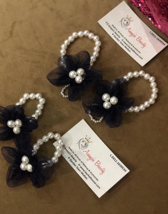 Flower bracelet with barefoot